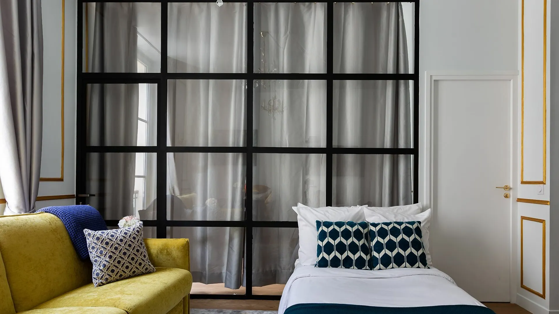 Luxury 2 Bedroom - Louvre Apartment